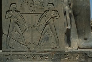 Relieve que representa a dos hombres (detalle) de Egyptian 19th Dynasty