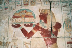 Egipto, Abidos, Templo del faraón Seti I, capilla de Osiris, relieve pintado que representa a un portador de ofrendas de Egyptian 19th Dynasty