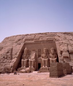 Antigüedad egipcia: Coloso del Templo de Ramsés II. 1271-1256 a.C. Abu Simbel, Asuán, Egipto de Egyptian 19th Dynasty