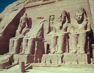 Cuatro figuras colosales del rey, del Templo de Ramsés II, Nuevo Reino, c.1279-1213 a.C. de Egyptian 19th Dynasty