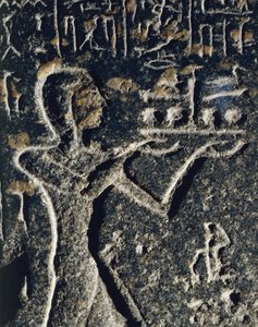 Estatua de granito que representa al príncipe Merneptah en adoración, dedicada al dios Ptah