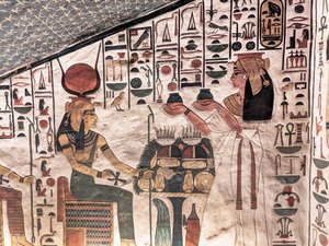 Reina ofreciendo jarrones rituales (pintura mural) de Egyptian 19th Dynasty