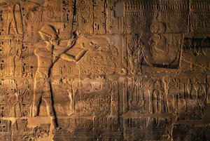 Ramsés II haciendo sacrificios delante de la barca sagrada,Karnak, Egipto (relieve) de Egyptian 19th Dynasty