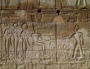 Relieve que representa a Seti I (c.1294-1279 a.C.) haciendo una ofrenda a Amón, de la pared exterior norte del Salón Hipóstilo, Nuevo Reino