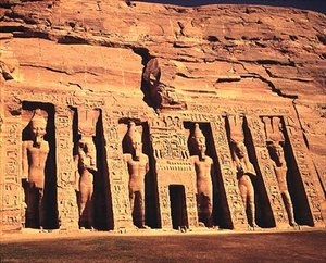 El Templo de la Reina Nefertari, también dedicado a Hathor de Abshek, y llamado el Pequeño Templo, Nuevo Reino