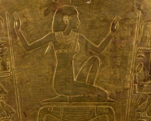 La diosa Isis, detalle decorativo del sarcófago de la reina Tuya, madre de Ramsés II, madera dorada, Civilización egipcia, Reino Nuevo, Dinastía XIX de Egyptian 19th Dynasty