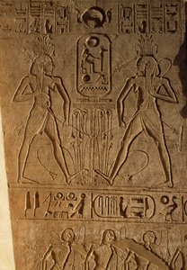 Unión entre el Alto y el Bajo Egipto y cartela del faraón, relieve sobre base de tronos, Templo de Ramsés II, Abu Simbel, Egipto, Reino Nuevo, Dinastía XIX de Egyptian 19th Dynasty
