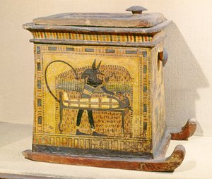 Anubis momificando al difunto, de un ataúd dedicado a Nefertari, Reino Nuevo