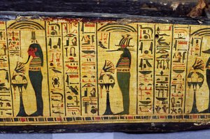 (detalle) de la base del ataúd exterior de la momia de Nesyamun, posiblemente encontrado en Deir El-Bahri, Nuevo Reino, c.1100 a.C. (madera pintada) de Egyptian 20th Dynasty