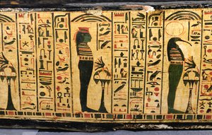 Detalle de la base del ataúd exterior de la momia de Nesyamun, posiblemente encontrado en Deir El-Bahri, Nuevo Reino, c.1100 a.C. de Egyptian 20th Dynasty