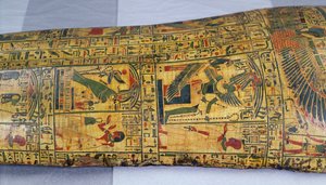 Detalle de la tapa del ataúd exterior de la momia de Nesyamun, posiblemente encontrado en Deir El-Bahri, Nuevo Reino, c.1100 a.C. de Egyptian 20th Dynasty