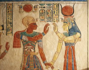 Egipto, Luxor, Antigua Tebas, Valle de las Reinas, Tumba de Amonherkhopeshaf, relieve pintado que representa al faraón Ramsés III delante de Isis.