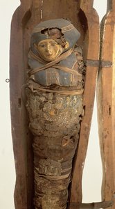 Sarcófago y cuerpo momificado de Psametik I (664-610 a.C.) Periodo Tardío