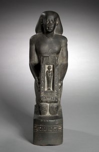 Estatua naofórica del oficial de finanzas y supervisor de campos, Horwedja, 521-486 a.C. de Egyptian 27th Dynasty