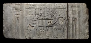 El sacerdote Sheri y su esposa Khenteyetka, con ofrendas funerarias, de la tumba de Sheri, Saqqara, Reino Antiguo de Egyptian 4th Dynasty