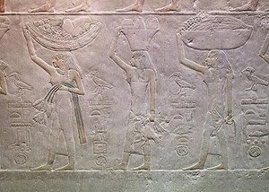 Mujeres personificando los dominios de la muerte y trayendo ofrendas, de la mastaba de Akhutotep, Reino Antiguo de Egyptian 5th Dynasty