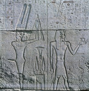 Egipto, Tebas Antigua, Luxor, Karnak, relieve del dios Min y Felipe III Arrideo en el Gran Templo de Amón de Egyptian Egyptian