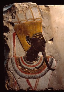 Antigüedad egipcia: detalle de una pintura en piedra caliza que representa al dios de la fertilidad Amón Min (Amon-Min). Luxor, Museo de Arte Egipcio