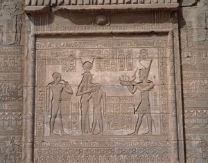 Antigüedad egipcia: vista de los bajorrelieves del templo de la diosa Hathor en Denderah de Egyptian Egyptian