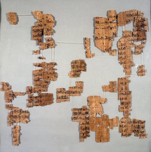 Antigüedad egipcia: fragmentos del papiro conocido como el Canon Real o “Papiro real” que contiene la lista de faraones desde la 1ª hasta la 17ª dinastía. Turín, Museo Egipcio de Egyptian Egyptian