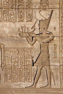 Antigüedad egipcia: mammisi romano conmemorando el nacimiento de Ihy, hijo de Isis (detalle) de Egyptian Ptolemaic Period