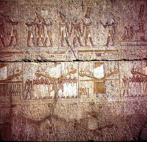 Relieve que representa barcos sagrados llevados por sacerdotes en procesión, del Santuario de Filipo Arrideo (323-317 a.C.) Dinastía Macedónica