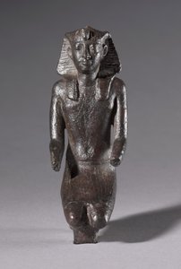 Estatuilla de rey arrodillado, período grecorromano, 304-30 a.C. de Egyptian Ptolemaic Period