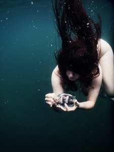 Buscando un submarino, 2016 (serigrafía). de Elinleticia Högabo