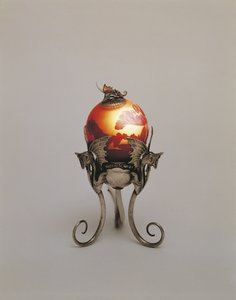 Primer plano de una lámpara de vidrio encendida, Nancy, Francia de Emile Galle