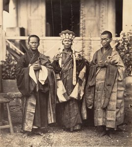 Bonzos de la Pagoda China Cholen, Saigón, Cochinchina, 1866 de Emile Gsell