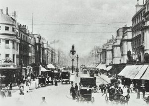 252-260 Regent Street, Westminster LB: mirando al norte hacia Oxford Circus, 1890 de English Photographer