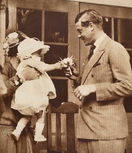 Un niño entrega un ramo al Rey Eduardo VIII en el Enham Village Centre, 1926 de English Photographer