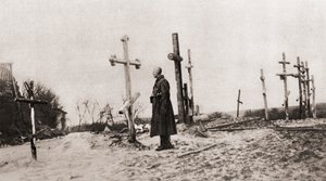 Un soldado ruso en la tumba de un camarada durante la Primera Guerra Mundial, de The Illustrated War News, 1915