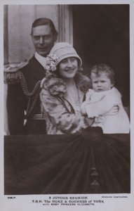 Una reunión alegre, SAR el Duque y la Duquesa de York con la bebé Princesa Isabel (foto en b/n)