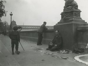 Un artista de pavimento en el Embankment de English Photographer