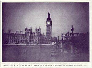 Vista de las Casas del Parlamento y el Big Ben bajo los rayos de la luna de cazadores, durante el apagón, de The Illustrated War News, publicado el 8 de noviembre de 1939 de English Photographer