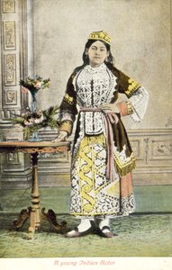 Una joven actriz india (foto en color)