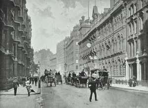 Army and Navy Stores, Victoria Street, Westminster: vista este desde Francis Street, 1895 de English Photographer