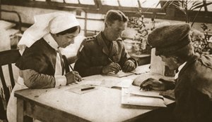 Australianos y el Conscripción: Cómo se realiza la votación australiana en un hospital de Londres, ilustración de The Illustrated War News, 25 de octubre de 1916 de English Photographer