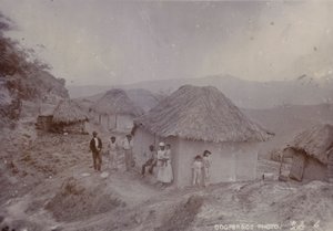 Aldea barbadense en una colina, 1880 de English Photographer