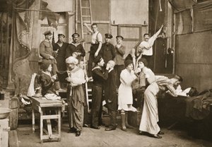 Detrás de Escena: Preparándose para Teatro Amateur, Handforth, ilustración de Prisioneros Alemanes en Gran Bretaña de English Photographer