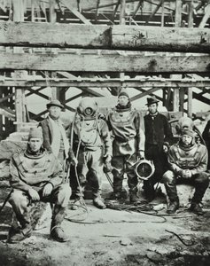 Blackfriars Bridge: trabajadores de la construcción posan con equipo, 1869