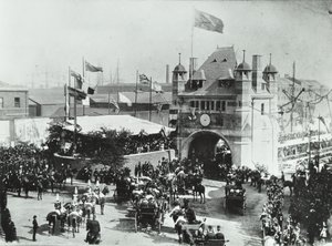 Blackwall Tunnel: carruajes tirados por caballos pasan por la entrada en la ceremonia de apertura, 1897 de English Photographer