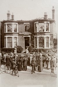 Casa de huéspedes en Cromwell Road dañada en un ataque de zepelín en Southend, Essex de English Photographer