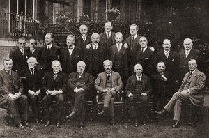 El primer Gobierno Laborista de Gran Bretaña en 1924, de La Historia de Veinticinco Años, publicado en 1935
