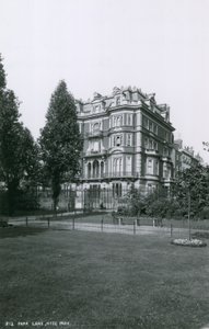 Brook House, Park Lane de English Photographer