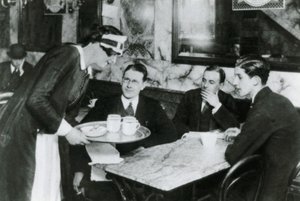 Fiesta en el jardín del Palacio de Buckingham, 1911 de English Photographer