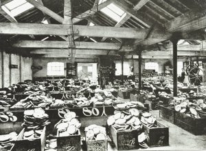 Bull Wharf, interior del almacén de conchas, Londres, 1890 de English Photographer