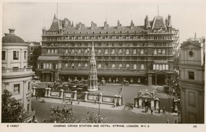 Estación y Hotel de Charing Cross, Strand, Londres de English Photographer