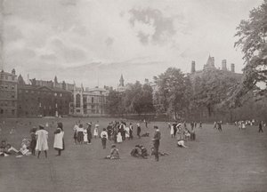 Niños Jugando en los Jardines del Templo de English Photographer